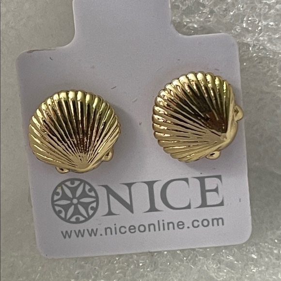 Gold Shell Earrings - Picture 2 of 3